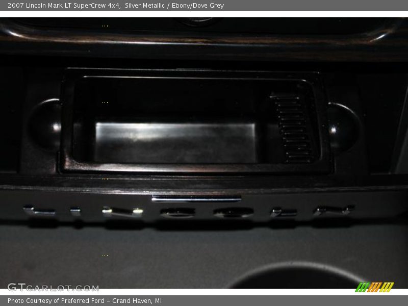 Silver Metallic / Ebony/Dove Grey 2007 Lincoln Mark LT SuperCrew 4x4