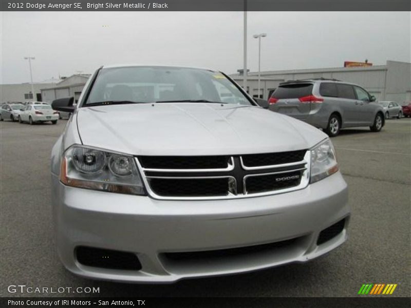 Bright Silver Metallic / Black 2012 Dodge Avenger SE