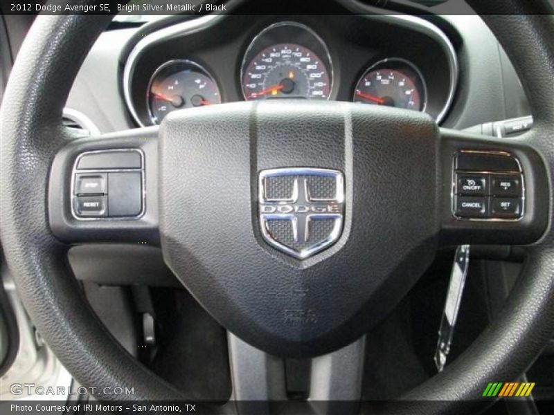 Bright Silver Metallic / Black 2012 Dodge Avenger SE