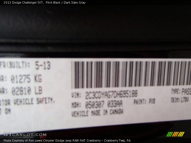 Pitch Black / Dark Slate Gray 2013 Dodge Challenger SXT