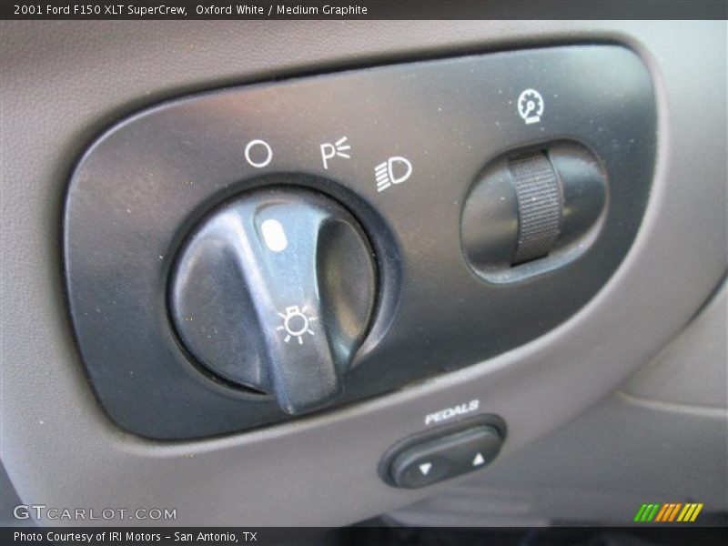 Oxford White / Medium Graphite 2001 Ford F150 XLT SuperCrew