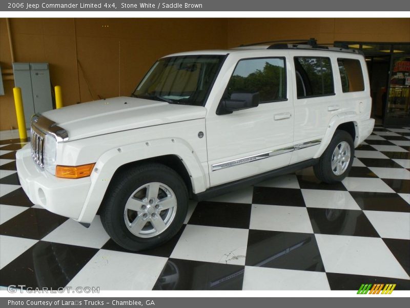 Front 3/4 View of 2006 Commander Limited 4x4