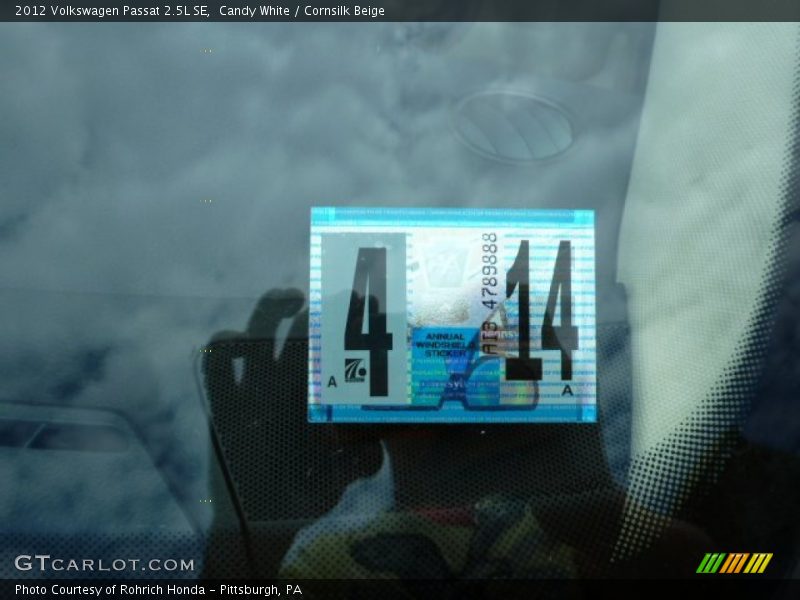 Candy White / Cornsilk Beige 2012 Volkswagen Passat 2.5L SE