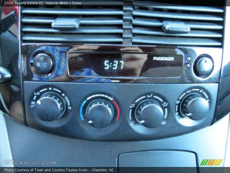 Natural White / Stone 2005 Toyota Sienna LE