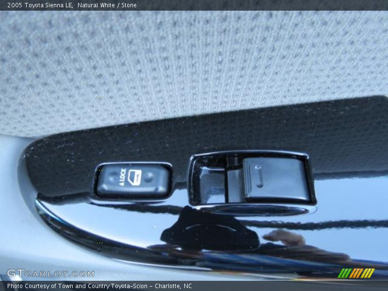 Natural White / Stone 2005 Toyota Sienna LE