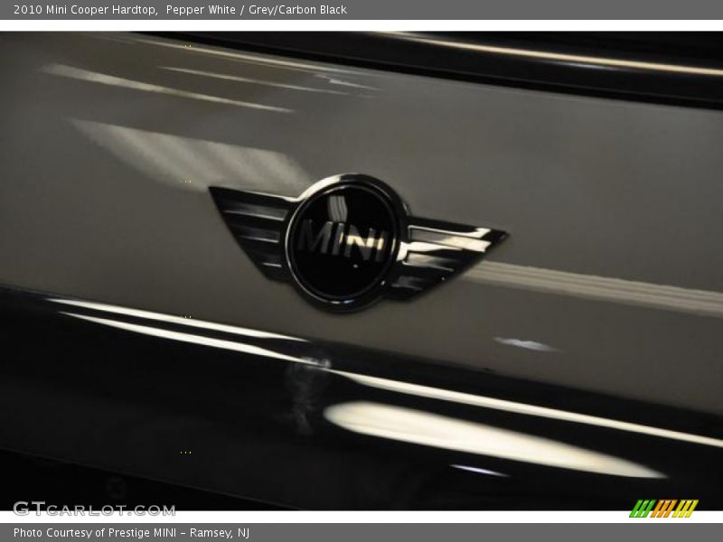 Pepper White / Grey/Carbon Black 2010 Mini Cooper Hardtop