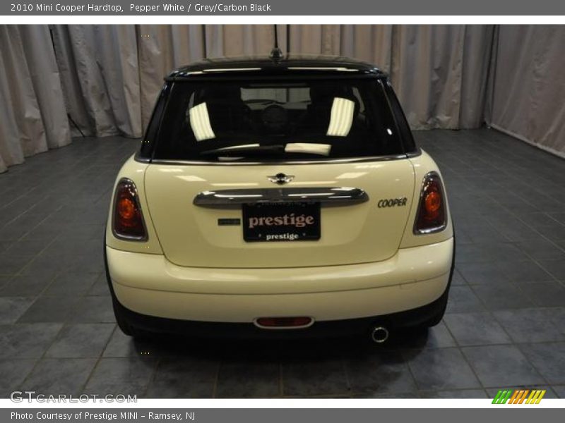 Pepper White / Grey/Carbon Black 2010 Mini Cooper Hardtop