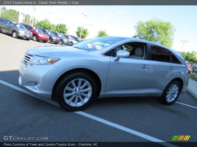 Front 3/4 View of 2010 Venza I4