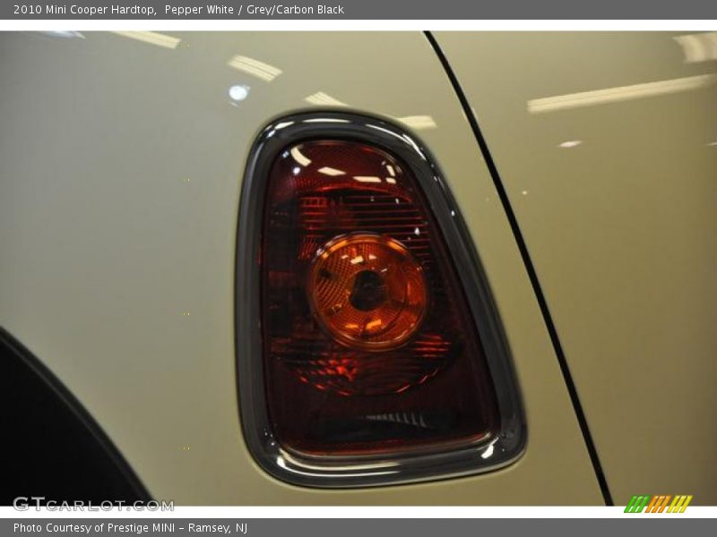 Pepper White / Grey/Carbon Black 2010 Mini Cooper Hardtop