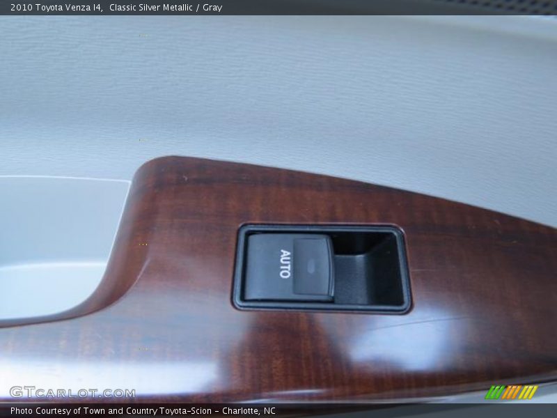 Classic Silver Metallic / Gray 2010 Toyota Venza I4