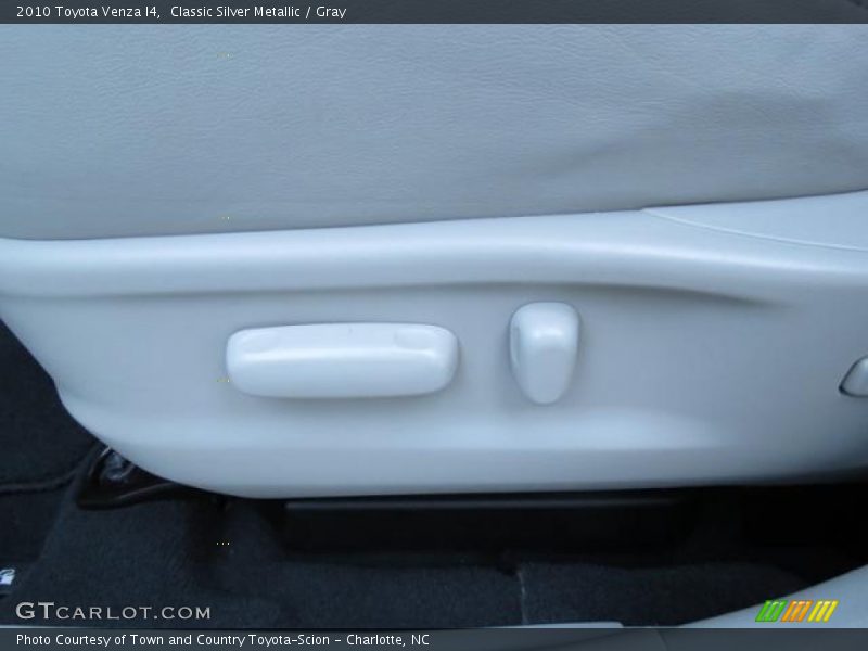 Classic Silver Metallic / Gray 2010 Toyota Venza I4