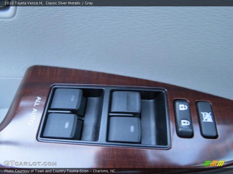 Classic Silver Metallic / Gray 2010 Toyota Venza I4