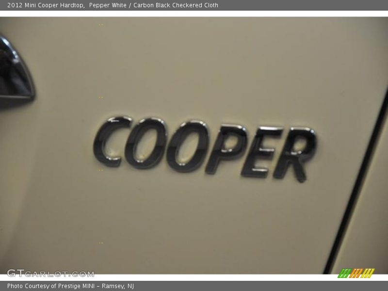 Pepper White / Carbon Black Checkered Cloth 2012 Mini Cooper Hardtop