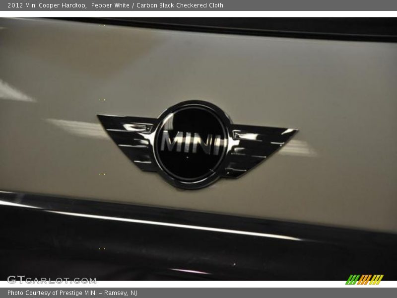 Pepper White / Carbon Black Checkered Cloth 2012 Mini Cooper Hardtop