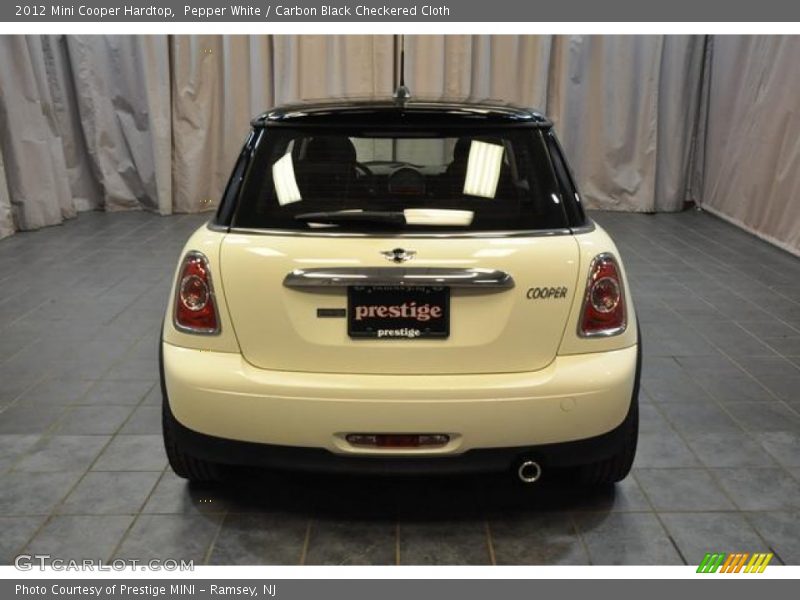 Pepper White / Carbon Black Checkered Cloth 2012 Mini Cooper Hardtop