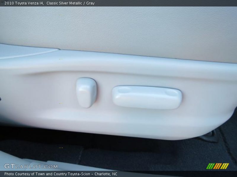 Classic Silver Metallic / Gray 2010 Toyota Venza I4