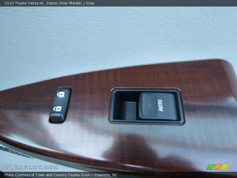 Classic Silver Metallic / Gray 2010 Toyota Venza I4