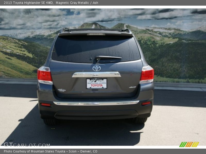 Magnetic Gray Metallic / Ash 2013 Toyota Highlander SE 4WD