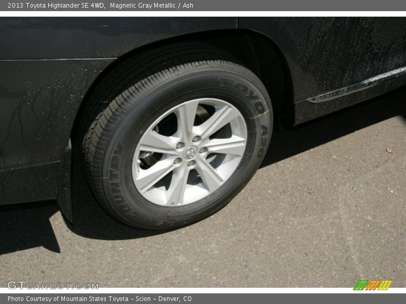 Magnetic Gray Metallic / Ash 2013 Toyota Highlander SE 4WD