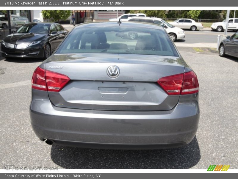 Platinum Gray Metallic / Titan Black 2013 Volkswagen Passat 2.5L S