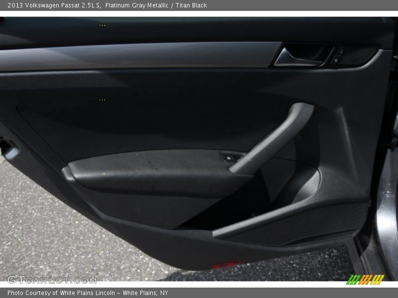 Platinum Gray Metallic / Titan Black 2013 Volkswagen Passat 2.5L S