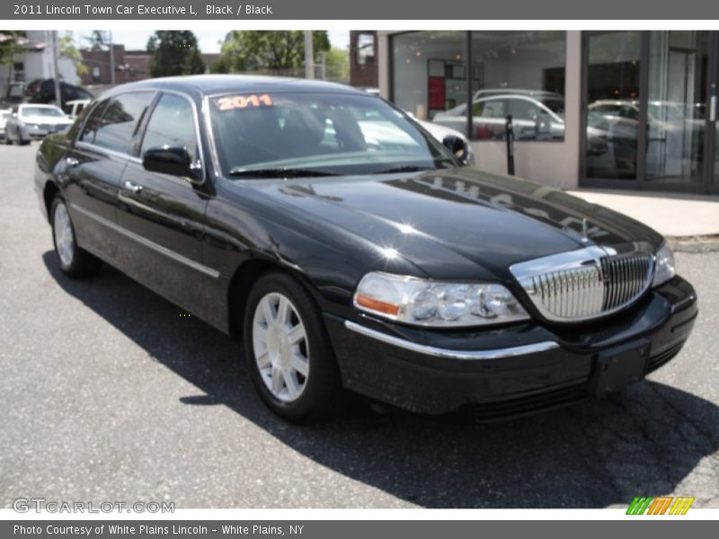Front 3/4 View of 2011 Town Car Executive L