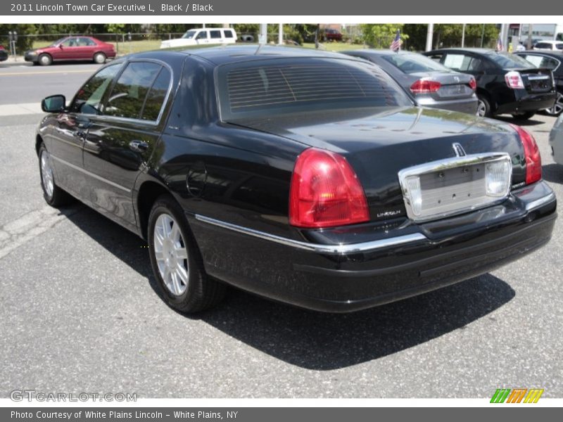 Black / Black 2011 Lincoln Town Car Executive L