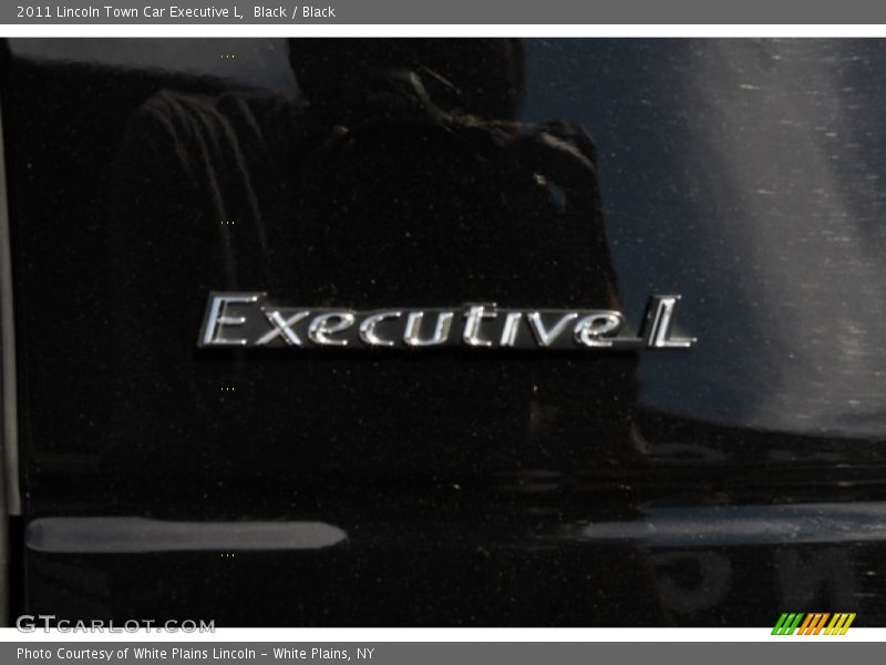  2011 Town Car Executive L Logo