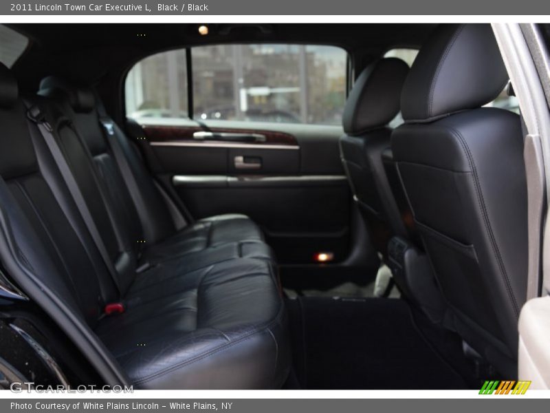 Black / Black 2011 Lincoln Town Car Executive L