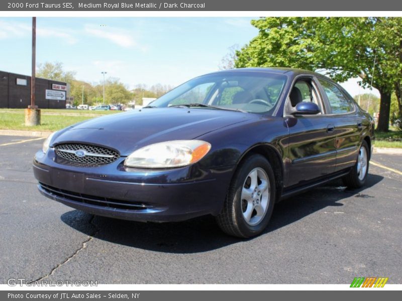 Front 3/4 View of 2000 Taurus SES