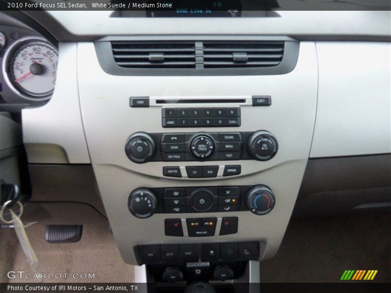 Controls of 2010 Focus SEL Sedan