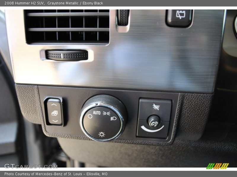 Controls of 2008 H2 SUV