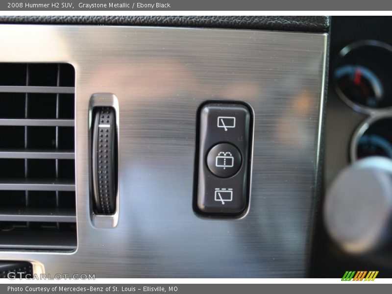 Controls of 2008 H2 SUV