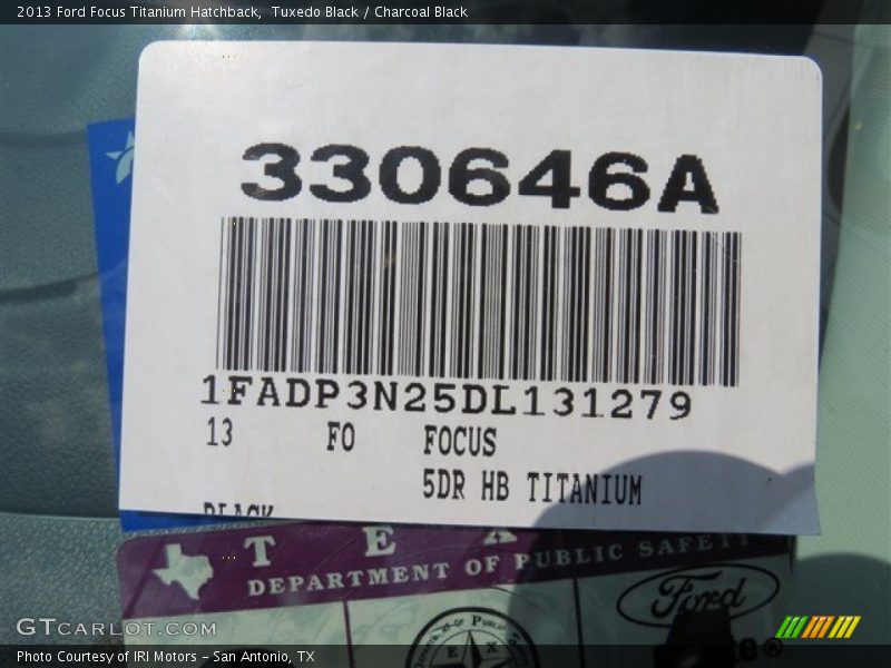 Tuxedo Black / Charcoal Black 2013 Ford Focus Titanium Hatchback