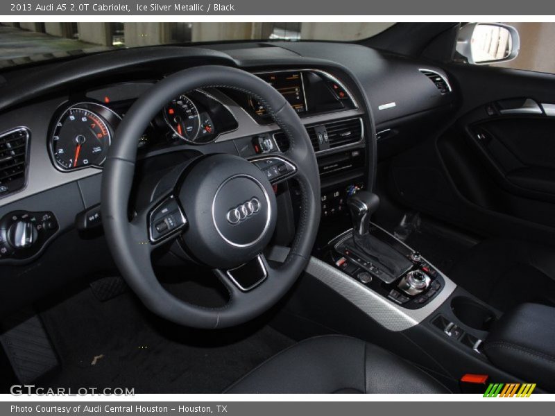 Dashboard of 2013 A5 2.0T Cabriolet