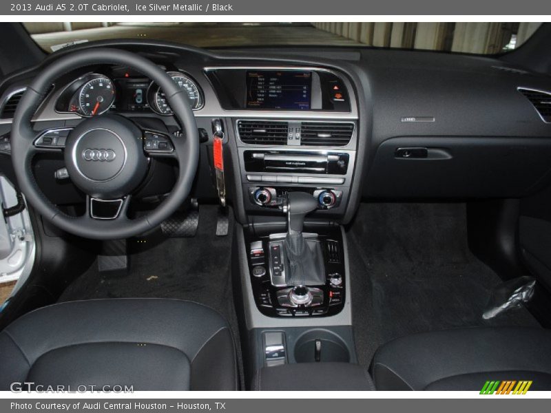 Dashboard of 2013 A5 2.0T Cabriolet