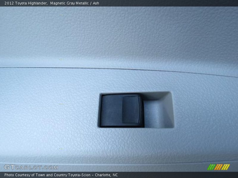 Magnetic Gray Metallic / Ash 2012 Toyota Highlander
