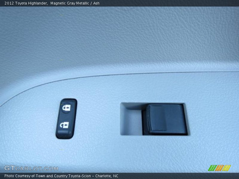 Magnetic Gray Metallic / Ash 2012 Toyota Highlander