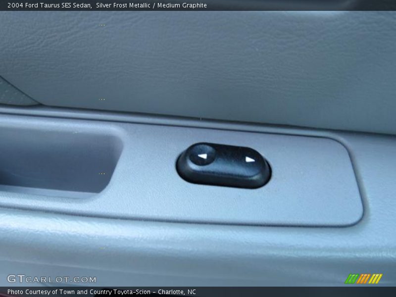Silver Frost Metallic / Medium Graphite 2004 Ford Taurus SES Sedan