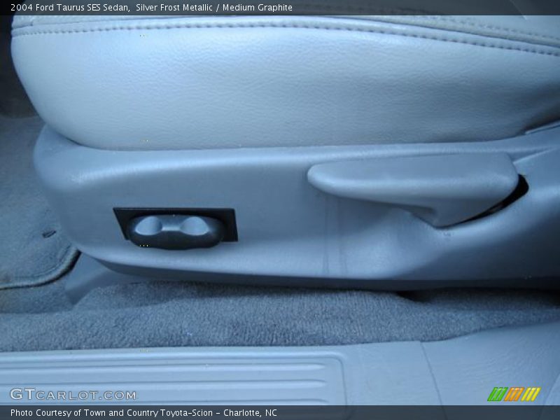 Silver Frost Metallic / Medium Graphite 2004 Ford Taurus SES Sedan