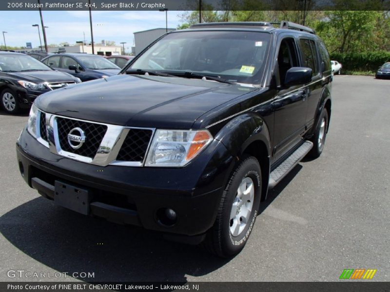 Front 3/4 View of 2006 Pathfinder SE 4x4