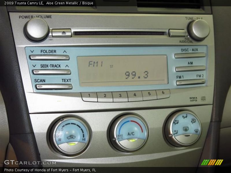 Aloe Green Metallic / Bisque 2009 Toyota Camry LE