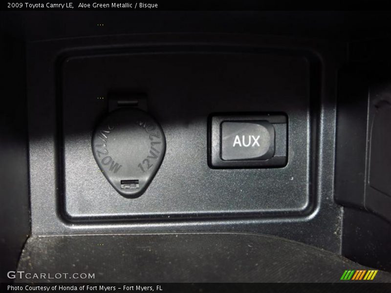 Aloe Green Metallic / Bisque 2009 Toyota Camry LE