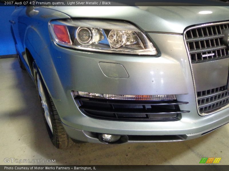 Light Silver Metallic / Black 2007 Audi Q7 4.2 Premium quattro