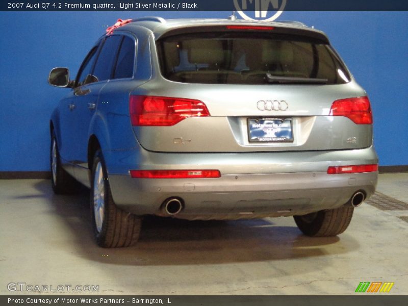 Light Silver Metallic / Black 2007 Audi Q7 4.2 Premium quattro