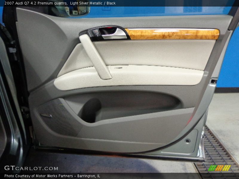 Light Silver Metallic / Black 2007 Audi Q7 4.2 Premium quattro