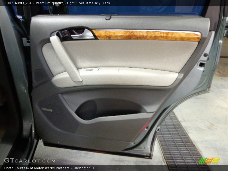 Light Silver Metallic / Black 2007 Audi Q7 4.2 Premium quattro