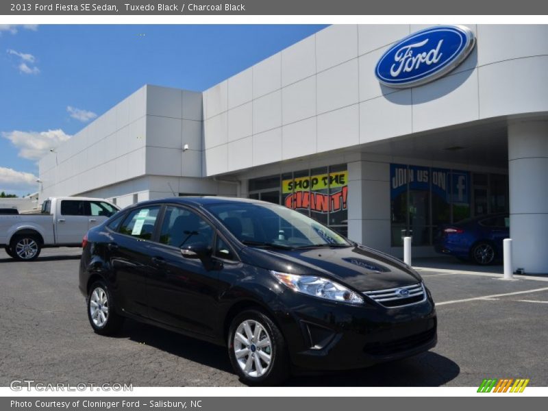 Tuxedo Black / Charcoal Black 2013 Ford Fiesta SE Sedan