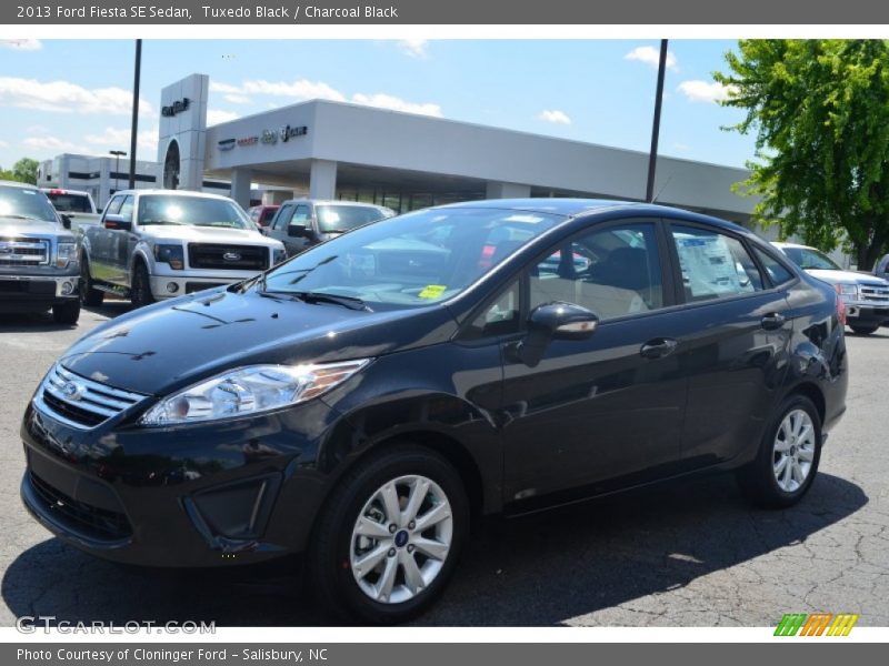 Tuxedo Black / Charcoal Black 2013 Ford Fiesta SE Sedan