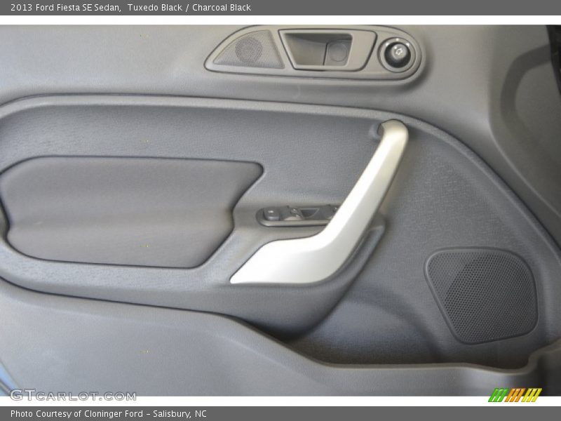 Tuxedo Black / Charcoal Black 2013 Ford Fiesta SE Sedan